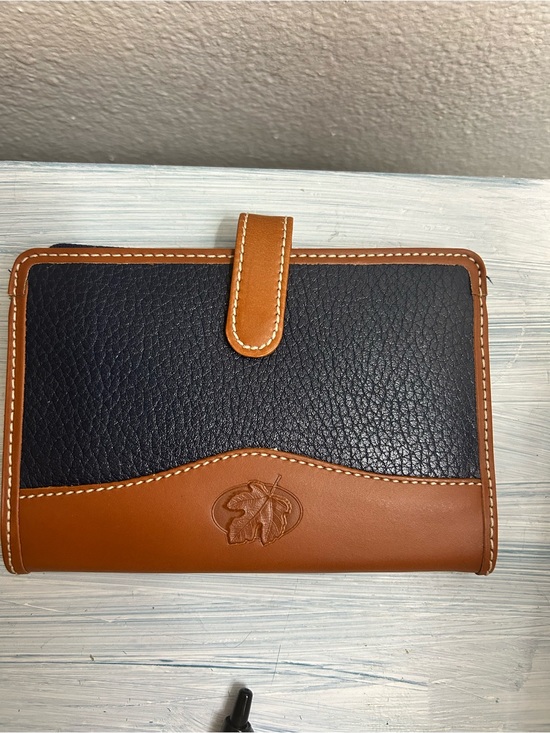 Handbags - Leather Bi-Color wallet  in Black and Tan🚨